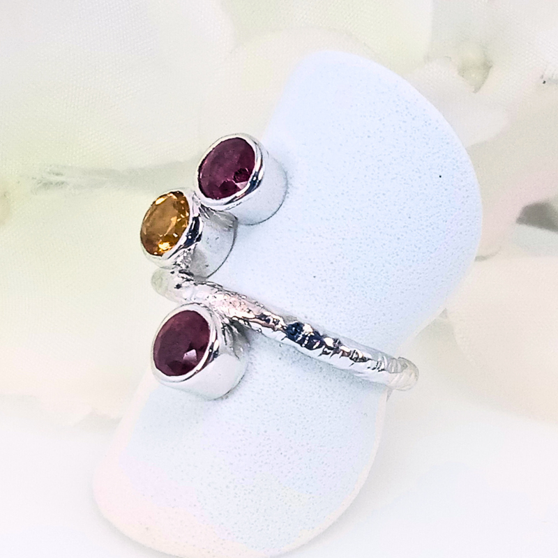 Loise Victory Ring - Emerald, Ruby, Topaz