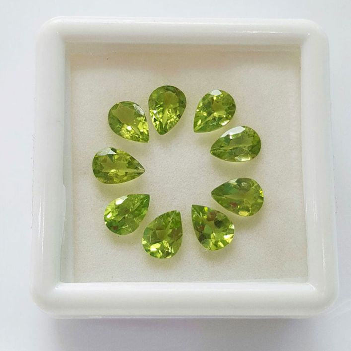 PERIDOT -Pear Shape (5 mm x 7 mm)