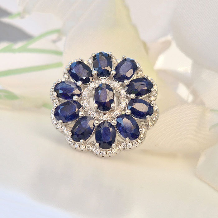 Feminine Elegance With Statement – Couture-Style Oval Sapphire Wedding Ring