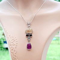 Sophisticated Pendant in Yellow Sapphire