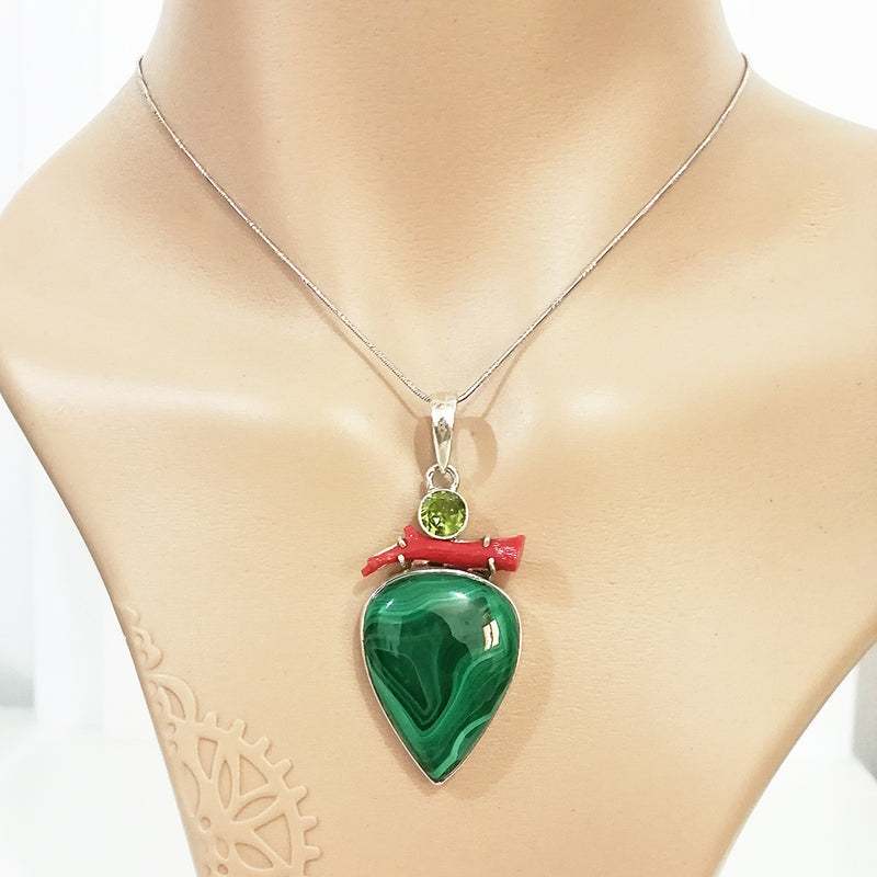 Pine green pendant with malachite