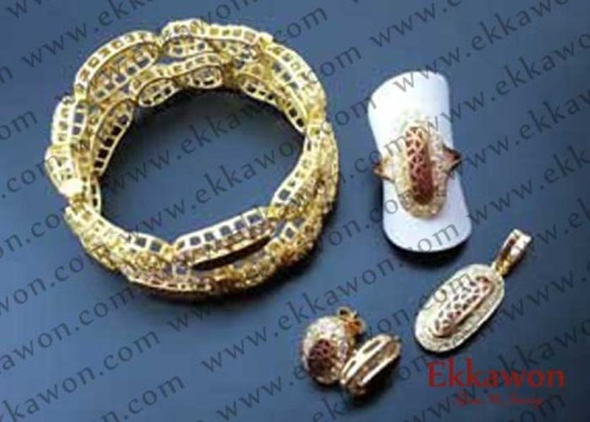 Modifing Earrings to complete the gold set