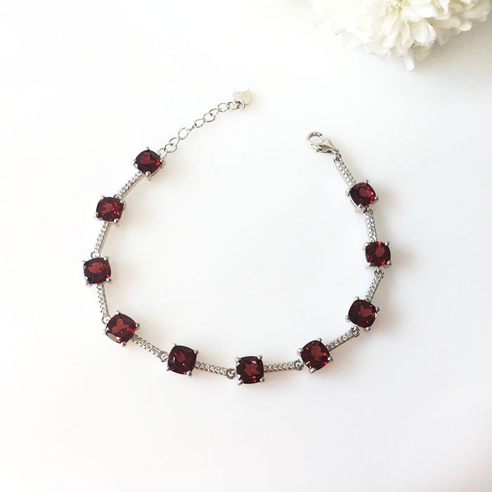 Lucent Garnet Bracelet