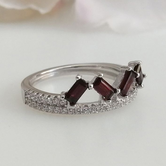 Garnet ZigZag Ring
