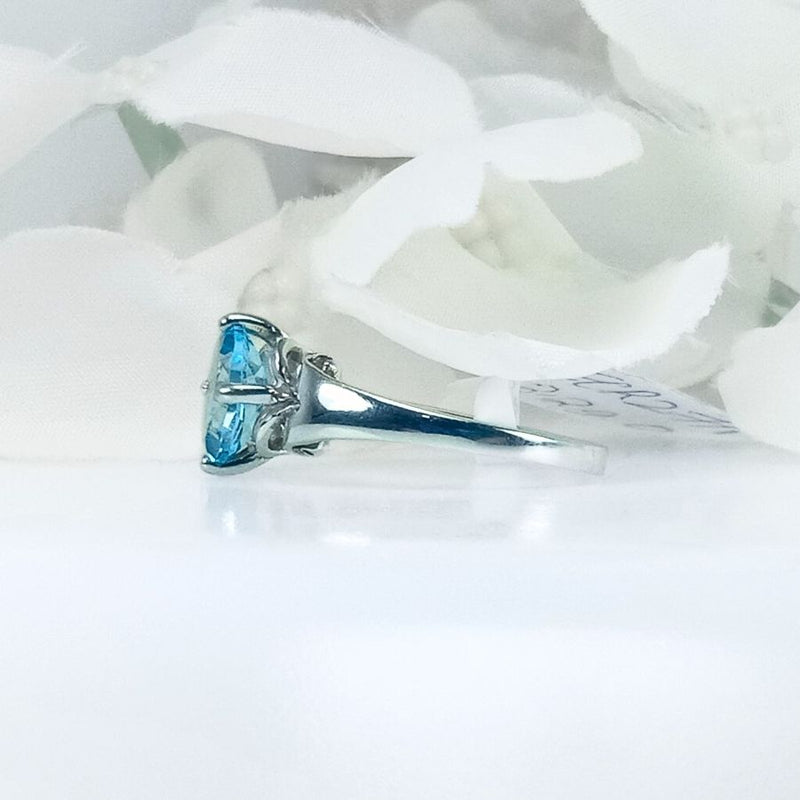 Side profile of the Celeste Azure ring