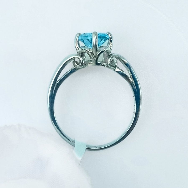 smooth band and vibrant blue Topaz