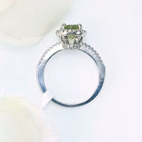 highlighting the sleek 925 sterling silver band and vibrant peridot gem