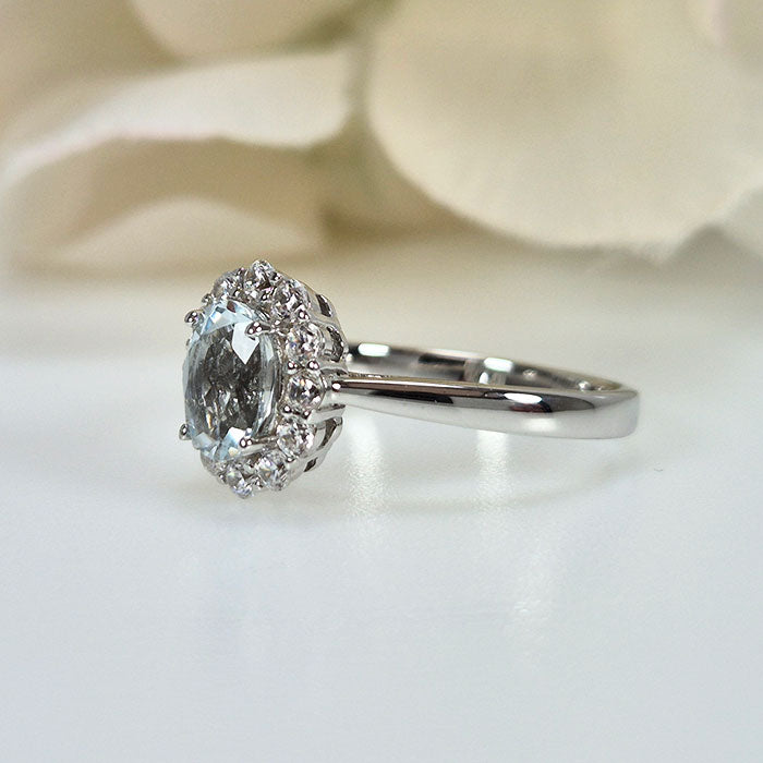 Timeless Aquamarine Ring in original and authentic Aquamarine in 925 silver for birthstone