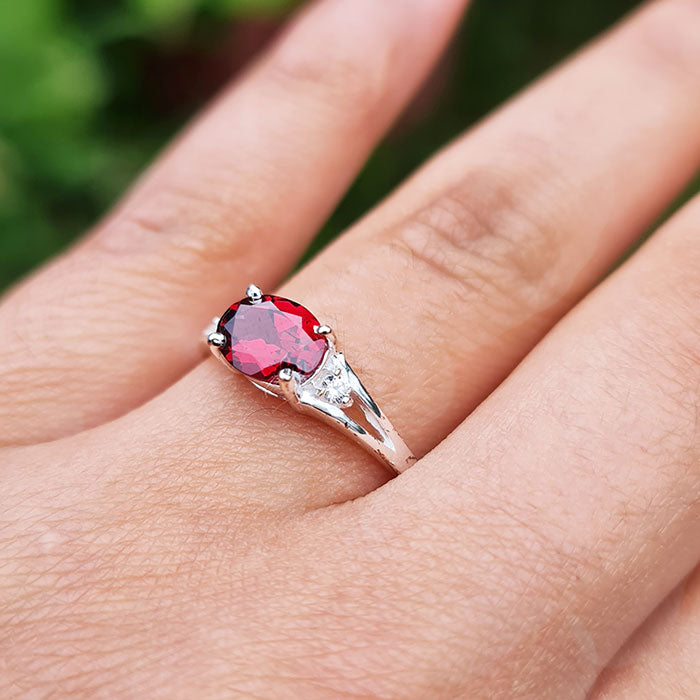 Fiery Garnet Ring in real natural original garnet in 925 silver for birthstone