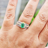 Crown Oval Emerald Ring in authentic and original Emerald in high quality silver with gold plating for birthstone