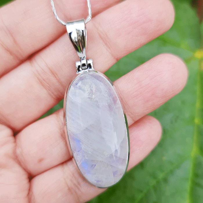 Oval Moonstone Pendant (16.32 gms)