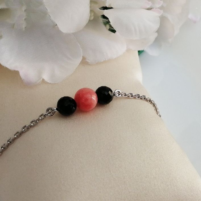 Vibrant Bracelet - Rhodochrosite & Black Onyx in high quality silver ready available at Nafisa Designs, Manchester UK. Free Global Shipping!
For Inquiries Call or WhatsApp: +447878581702 OR +96567725075