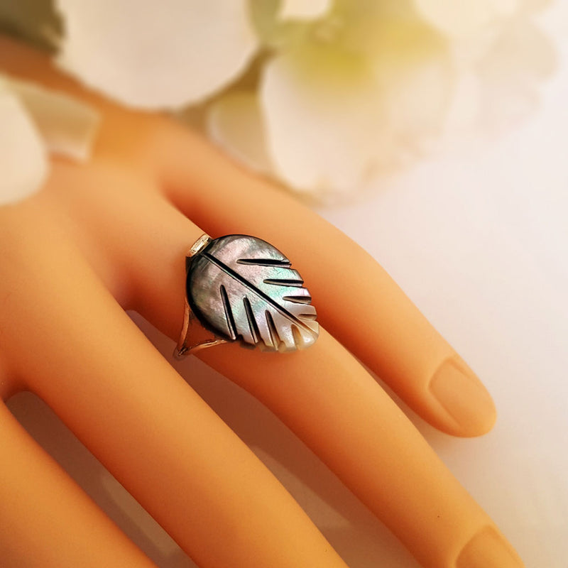 mother pearl leaf ring in 925 silver