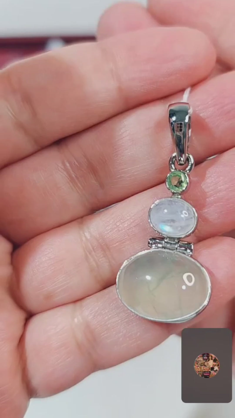 Prehnite Pendant with Peridot & Moonstone (7.96 gms)