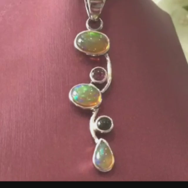 Loise Victory Ring - Emerald, Ruby, Topaz