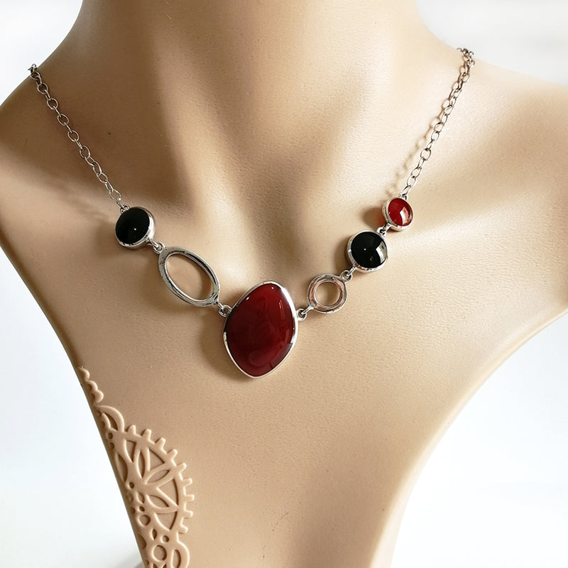 Agate & Onyx Orbital Necklace