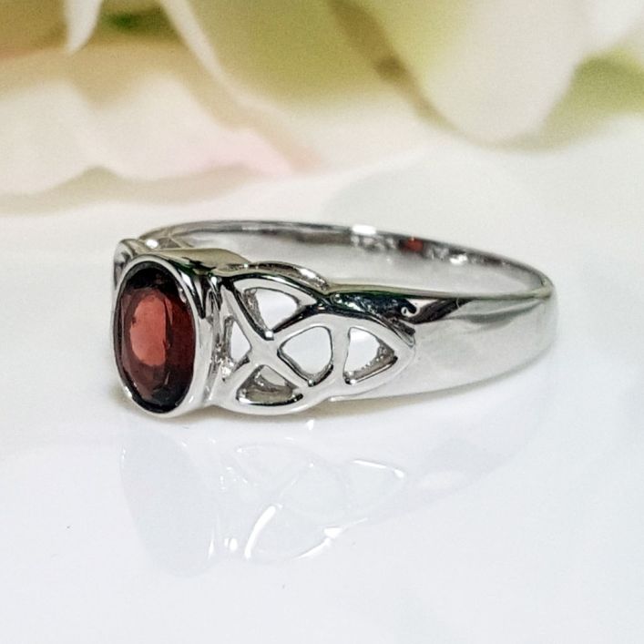 Garnet Filigree Ring set in 925 Sterling Silver for Women