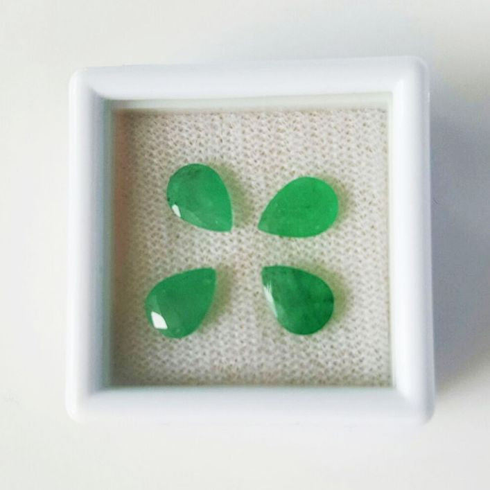 Emerald Pear Shape (5 mm x 7 mm)