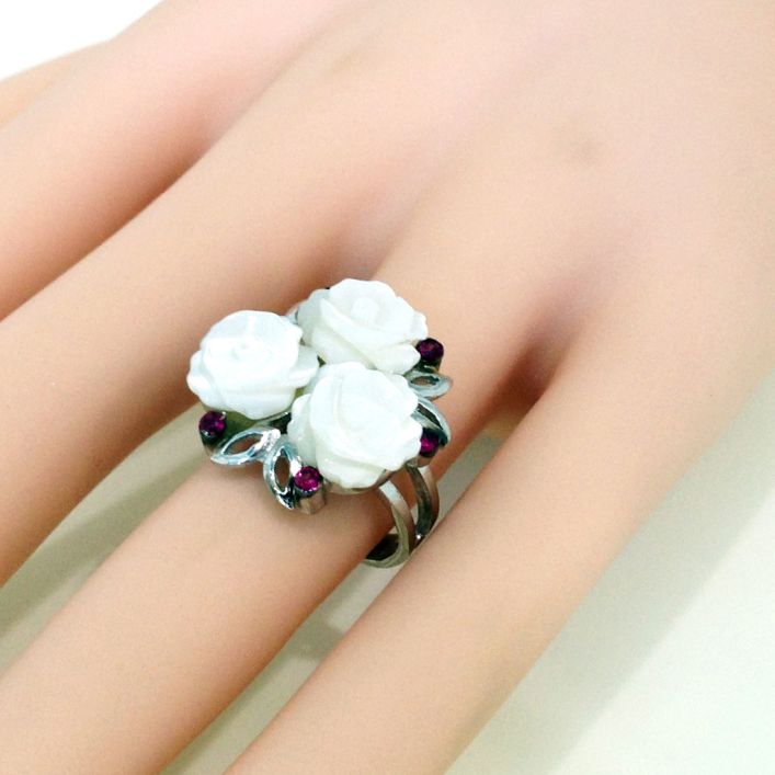 Clove Ring - Mother Pearl Rose in high quality silver ready available at Nafisa Designs, Manchester UK. Free Global Shipping!
For Inquiries Call or WhatsApp: +447878581702 OR +96567725075