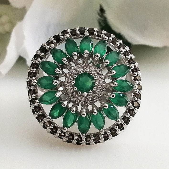 Queen Flower Ring - Emerald