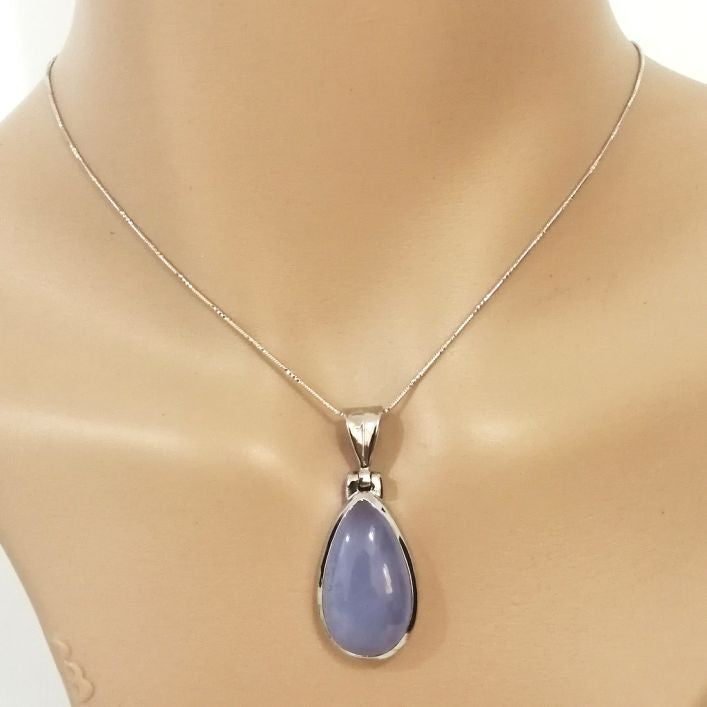 Chalcedony Pendant (9.42 gms)