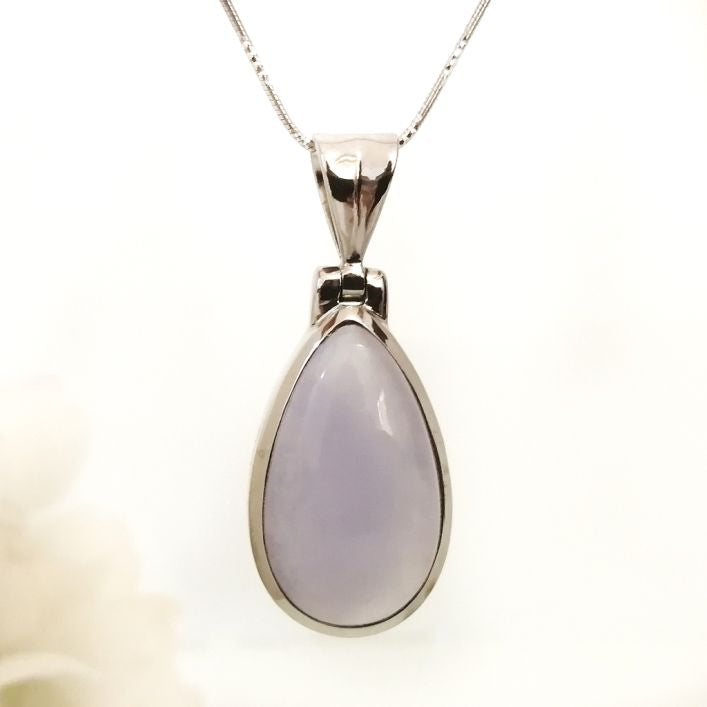 Chalcedony Pendant (9.42 gms)