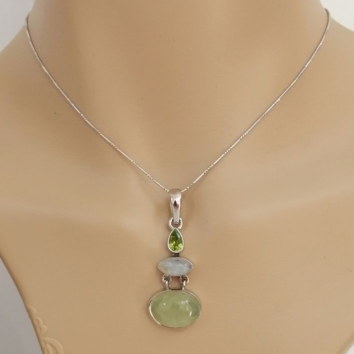 Prehnite Pendant with Peridot & Moonstone (7.81 gms)