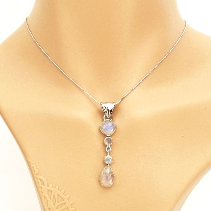 Moonstone Pendant (7.04 gms)