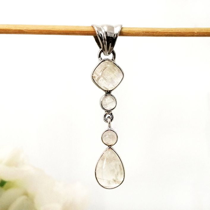 Moonstone Pendant (7.04 gms)