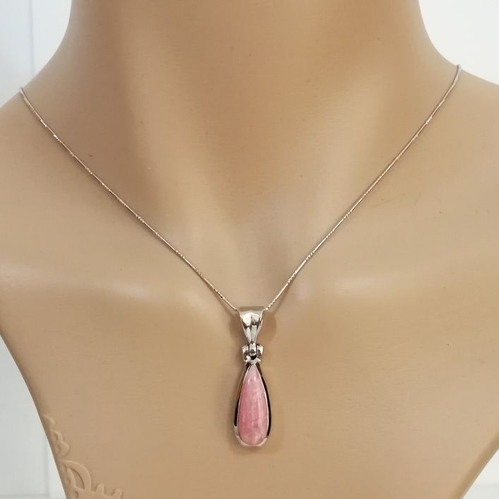 Rhodochrosite pendant in high quality silver ready available at Nafisa Designs, Manchester UK. Free Global Shipping!
For Inquiries Call or WhatsApp: +447878581702 OR +96567725075